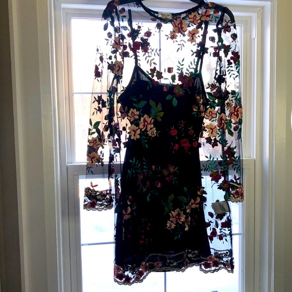 Ethereal embroidered floral dress. Gorgeously feminine perfect for summer soirée - Picture 3 of 5